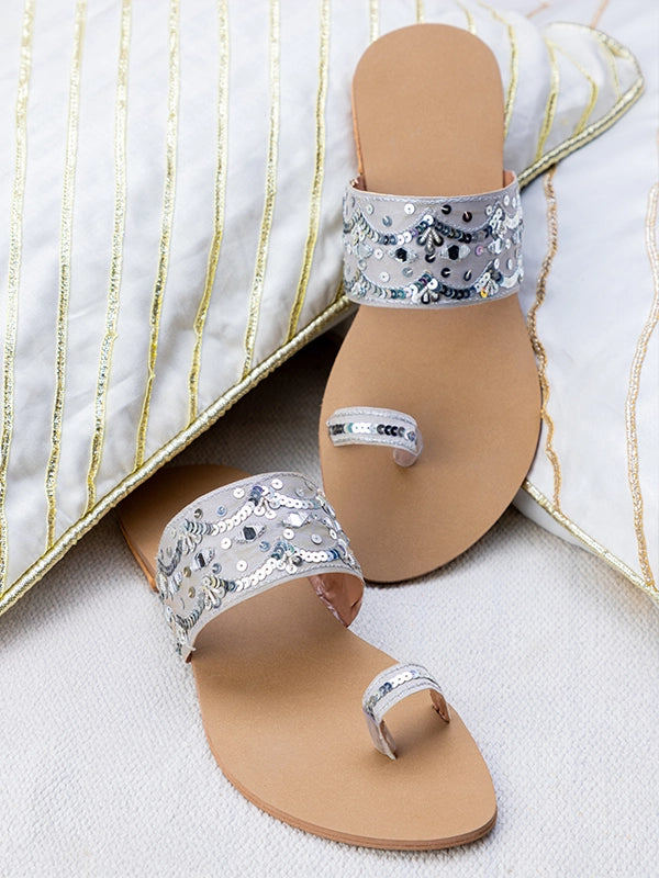 Belen Kolhapuri with Clutch